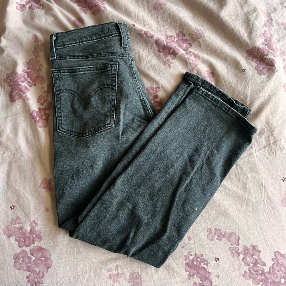 [Levi's] Wedgie Straight Leg Jeans in Washed Black